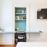 Historic Luxe Lejlighed