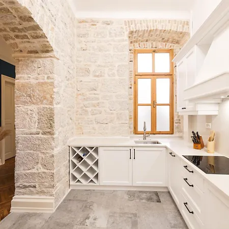 Historic Luxe アパート ザダル